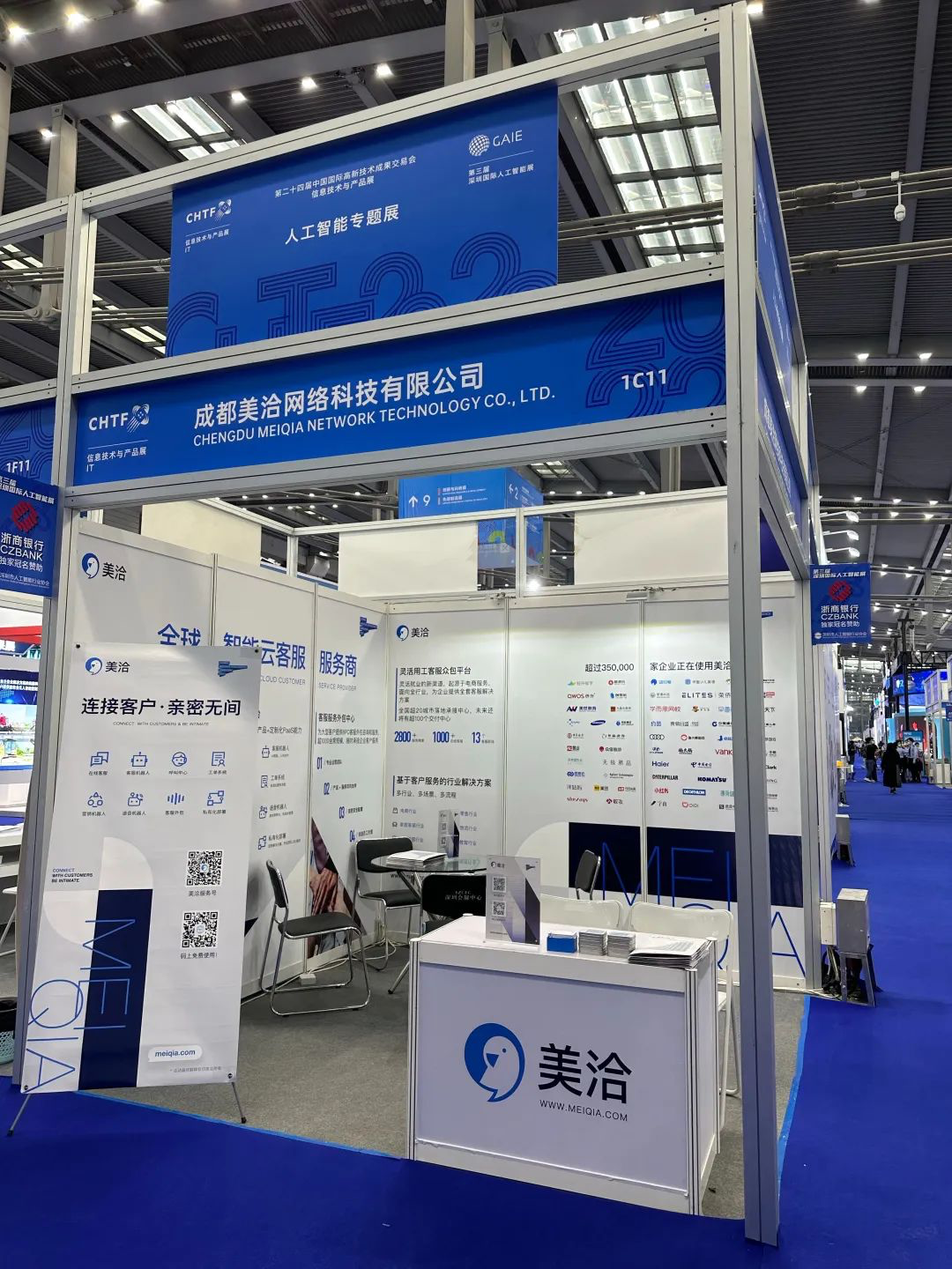 数据报表支持客户流失率与接待客服关联分析吗？